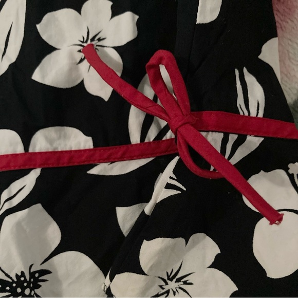 Papaya small vintage y2k Black and White Floral Mini Skirt - Picture 4 of 8